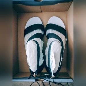 NWT Black Broad Strap Sandals, Heel 2.5", Size 5.5WD, LIZ Claiborne$65, Back Zip